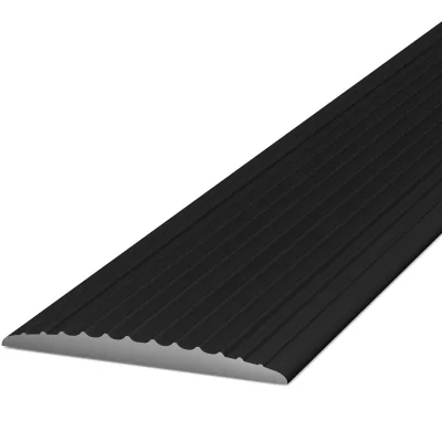 PVC Inleg nr. Zwart voor aluminium Trapkant 25mtr (nr. 825) kopen bij Woningstoffering Totaal