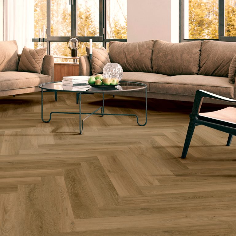 Enia Strix visgraat vloerdeel, kleur Brown Oak, close-up
