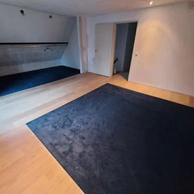 PVC-vloer met een tapijtvlak in een zolderkamer in Amersfoort